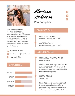 Free  Template: Curriculum vitae de photographe professionnel minimaliste orange et blanc
