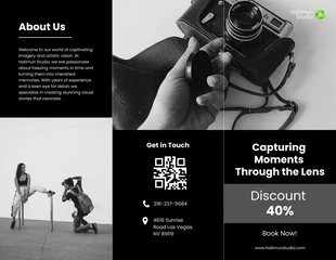 Free  Template: Folheto com três dobras de fotografia minimalista preta