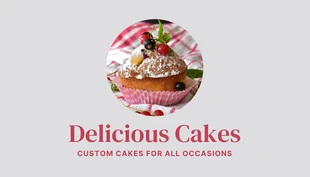 Free  Template: Hellgraue und rosa minimalistische Kuchen-Visitenkarte