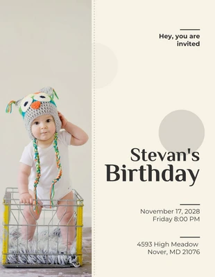 Free  Template: Hellgelbe, minimalistische Foto-Party-Einladung für Kinder