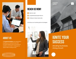 Free  Template: Einfache dreifach gefaltete Orange Business Sales-Broschüre